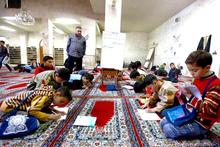 كيف يؤثر اختلاف التيارات الفكرية على المناهج المدرسية في حلب