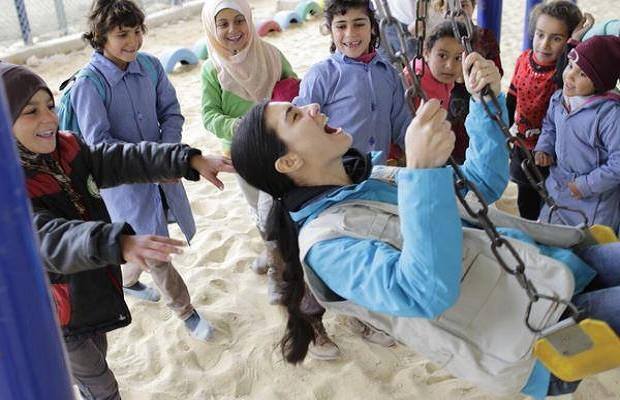 الممثلة توبا في مخيم الزعتري - الأربعاء 4/3/2015
