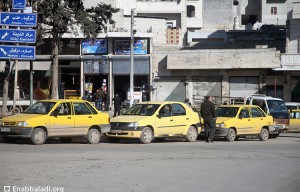 سيارات أجرة في مدينة إدلب - 15 كانون الثاني 2016 - )عنب بلدي(