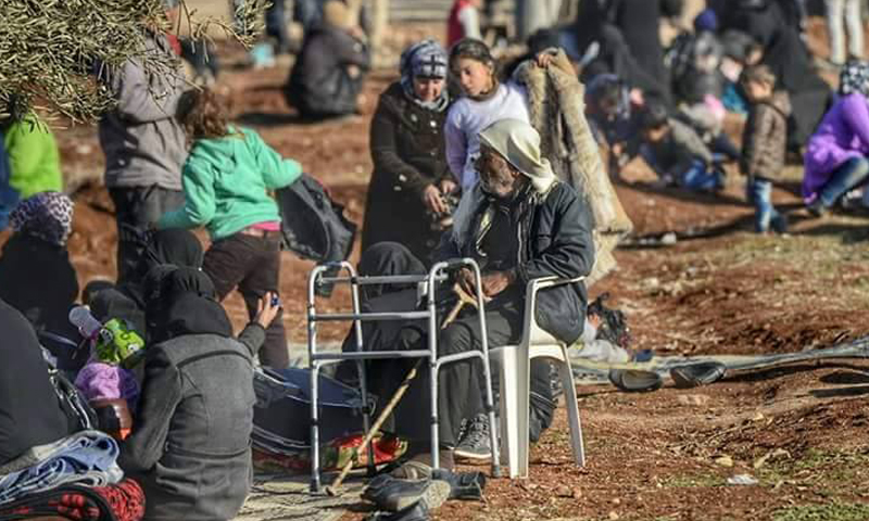 نازحون سوريون بالقرب من الحدود مع تركيا (Federica Iezzi)