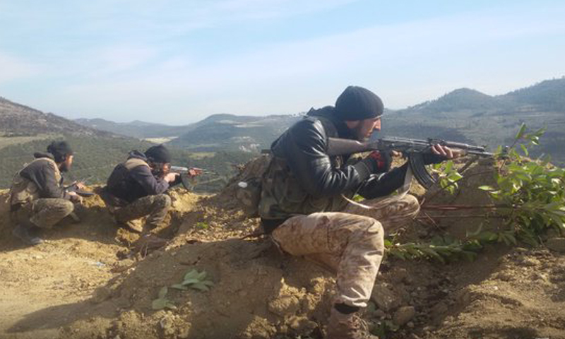مقاتلون من "جيش الشام" في الجيش الحر على جبهات جبل التركمان في ريف اللاذقية، الأحد 14 من شباط.