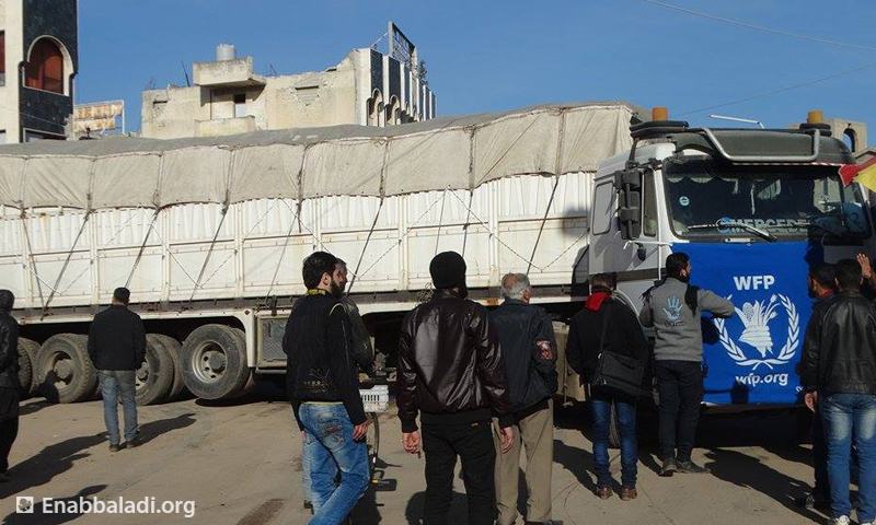 دخول قافلة مساعدات جديدة من قبل الأمم المتحدة إلى حي الوعر، الخميس 4 شباط.
