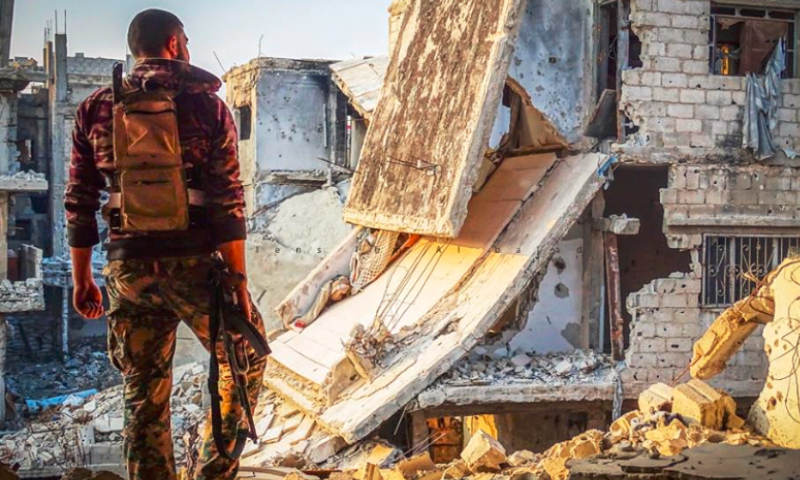 مقاتل في الجيش الحر - درعا المحطة 21 كانون الأول 2015 (عدسة ابن البلد).