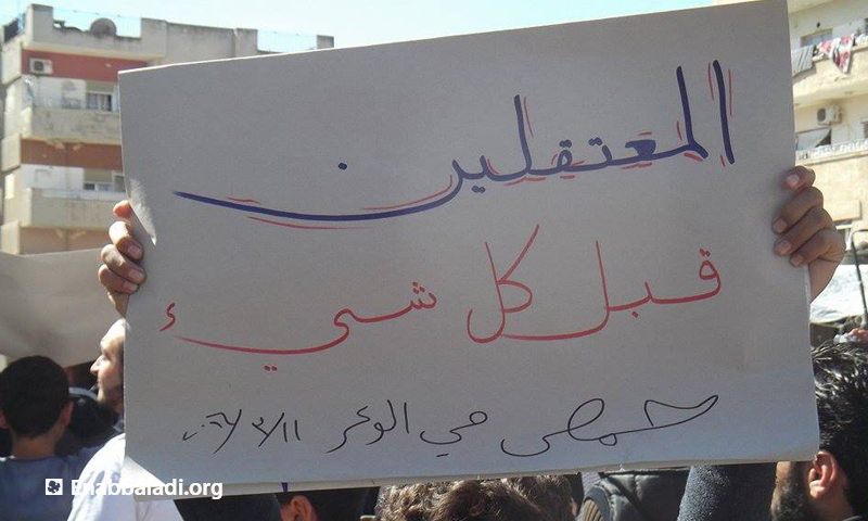 مظاهرة في حي الوعر الحمصي، الجمعة 11 آذار، تصوير مراسلة عنب بلدي، جودي عرش.