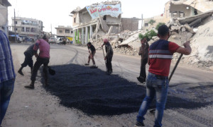 الطريق الرئيسي في مدينة بنش بريف إدلب، الخميس 14 نيسان - (عنب بلدي)