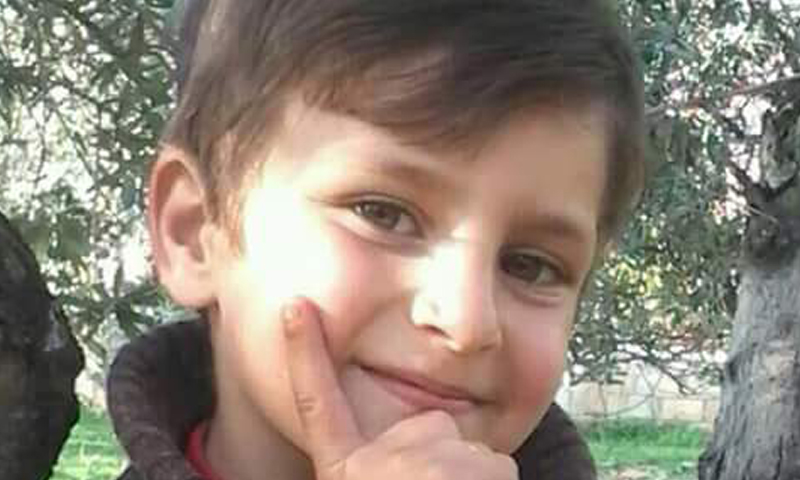 اسماعيل مهيب راجح، توفي مع والدته في القصف الذي استهدف بلدة قلعة المضيق في حماة، السبت 23 نيسان.