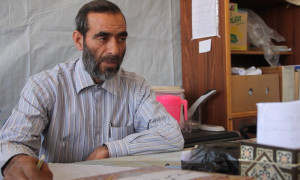 عبدالله غزال، مدير مدرسة أم الشهداء في تفتناز، عنب بلدي. 