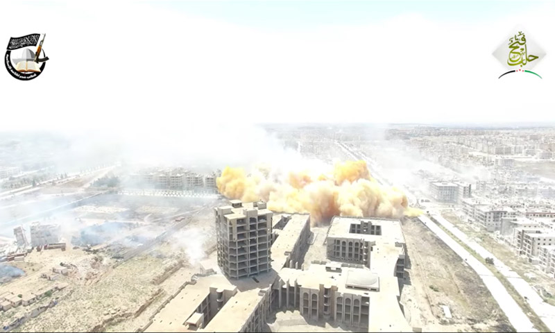 لحظة تفجير المبنى من قبل فصائل المعارضة - 3 أيار 2016 (يوتيوب)