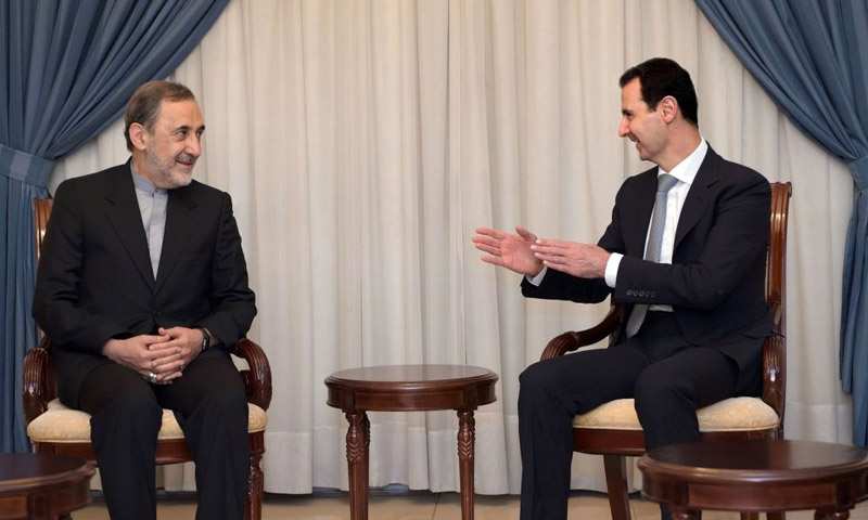 رئيس النظام السوري، بشار الأسد، مع مستشار المرشد الأعلى الإيراني، علي أكبر ولايتي - 7 أيار 2016 (سانا)