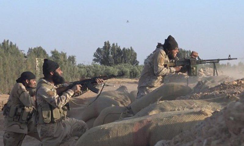 مقاتلون من تنظيم "الدولة الإسلامية" في ريف حمص الشرقي (أرشيفية).