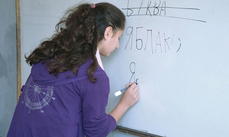 أطفال سوريون يتعلمون اللغة الروسية في سوريا (انترنت)
