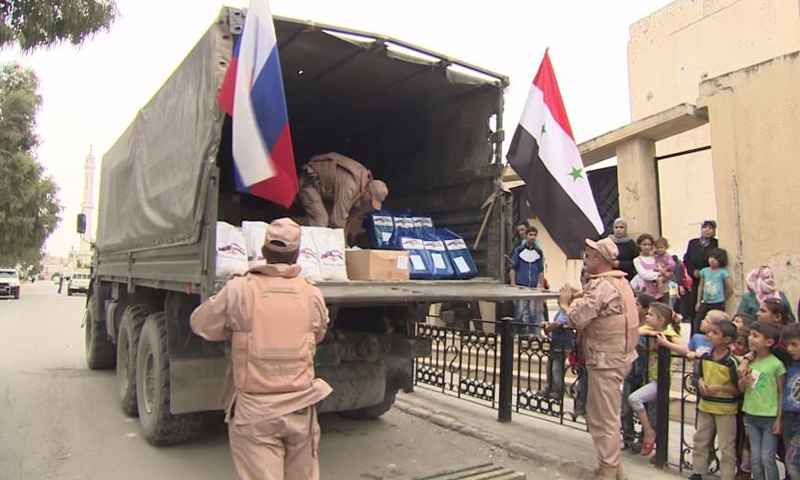 توزيع مساعدات روسية في مدينة حماة، 23 نيسان (روسيا اليوم).