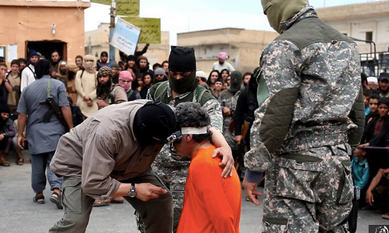 إعدام المواطن عبد الهادي عيسى السالم على يد تنظيم "الدولة الإسلامية".