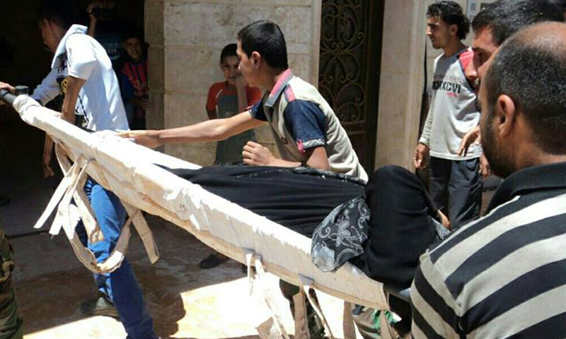 امرأة مصابة جراء قذائف صاروخية استهدفت بلدة كفريا، الاثنين 23 أيار (فيس بوك).