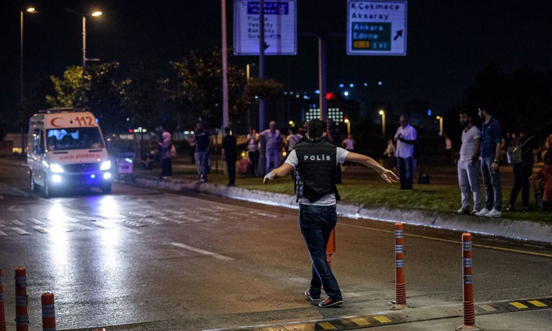 هجمات مطار اسطنبول، الثلاثاء 28 حزيران، أدت إلى مقتل 42 شخصًا بينهم أجانب (وكالات)
