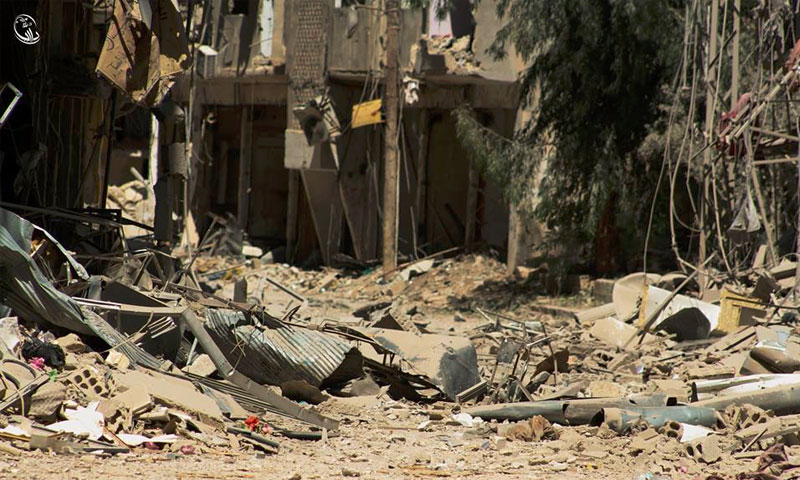 دمار كبير في المباني السكنية جراء القصف العنيف( المجلس المحلي في داريا)