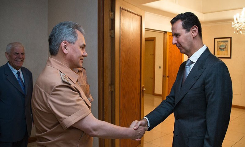 وزير الدفاع الروسي، سيرغي شويغو، وبشار الأسد 18 حزيران (تويتر)