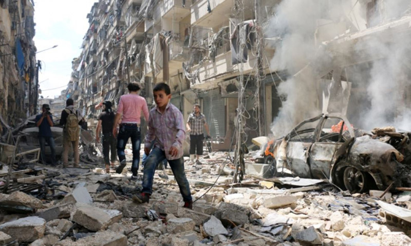 آثار القصف على أحد أحياء حلب - 6 حزيران 2016 (رويترز)