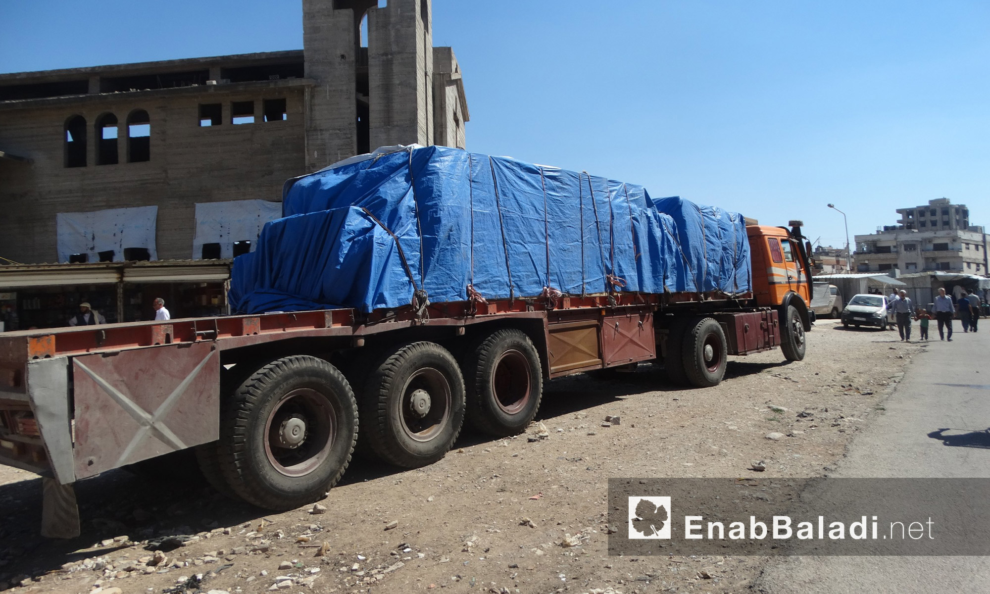 قافلة المساعدات داخل حي الوعر في حمص - الخميس 14 تموز (عنب بلدي)
