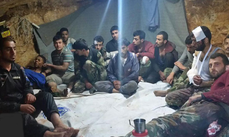 أسرى من قوات الأسد و"حزب الله" اللبناني في القلمون الغربي (جبهة النصرة)