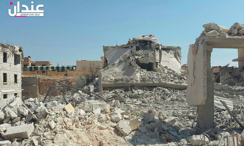 آثار القصف على عندان شمال حلب - الأربعاء 6 تموز (مركز عندان الإعلامي)