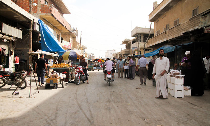 سوق مدينة الأتارب في ريف حلب الغربي - حزيران 2016 (أرشيف عنب بلدي).