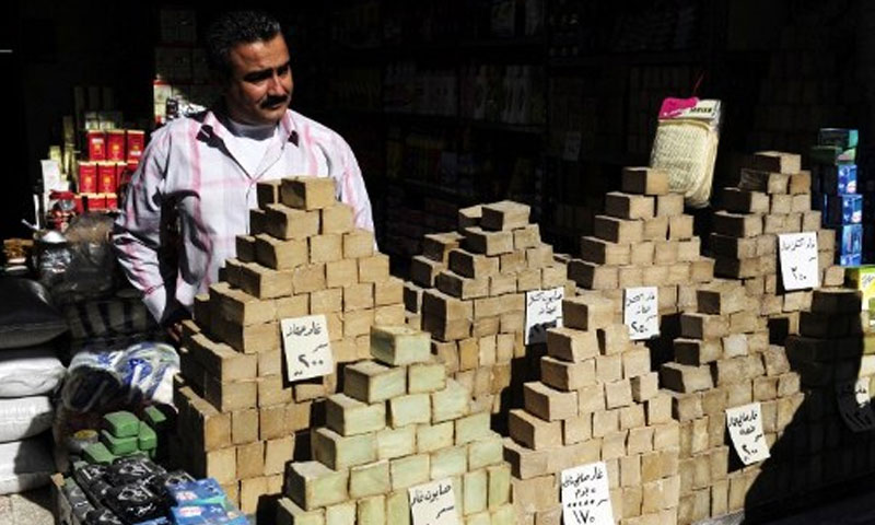 بائع صابون في حلب 7-كانون الثاني -2012 (AFP
