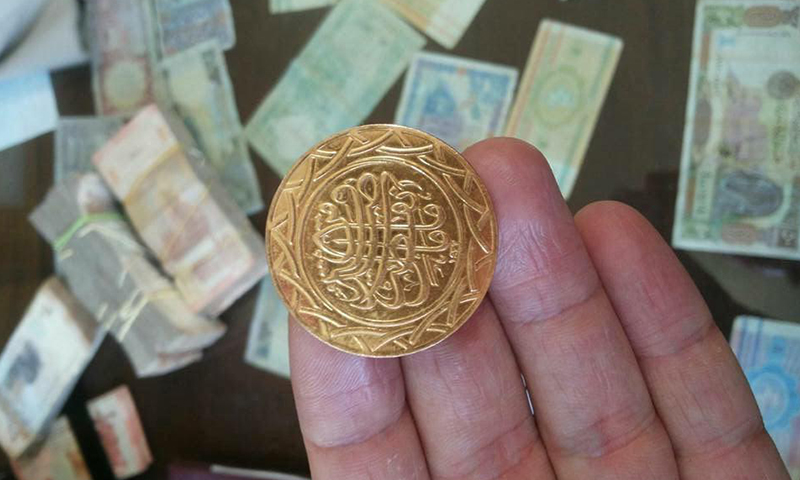 عملة ذهبية جديدة يتداولها تنظيم "الدولة الإسلامية" (الرقة تذبح بصمت)