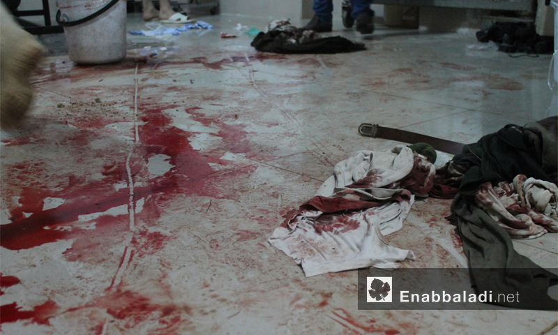 آثار الدماء في المشفى الميداني لداريا بعد إسعاف الجرحى نيسان 2016 (عنب بلدي)
