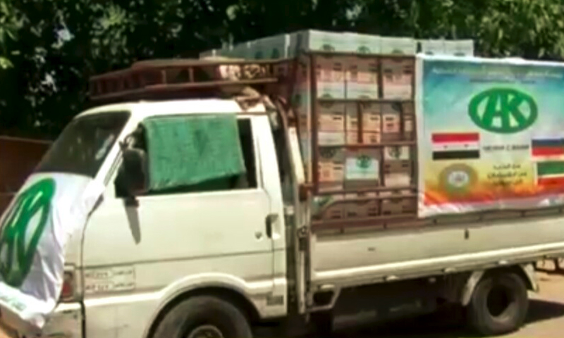 سيارات المساعدات في مزارع شواقة (إنترنت)