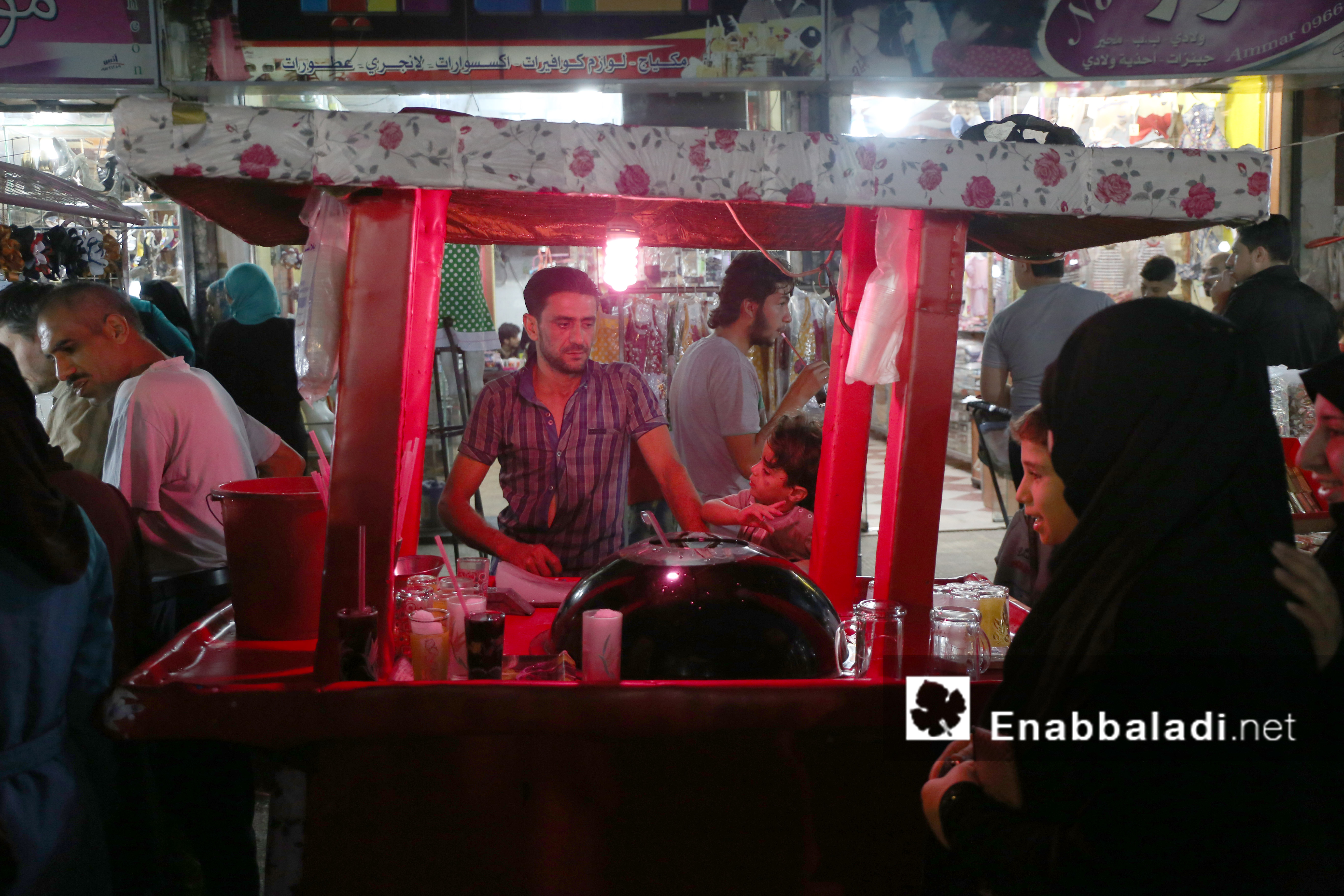 عربة للمشروبات الرمضانية في أحد أسواق حلب - 4 تموز 2016 (عنب بلدي)