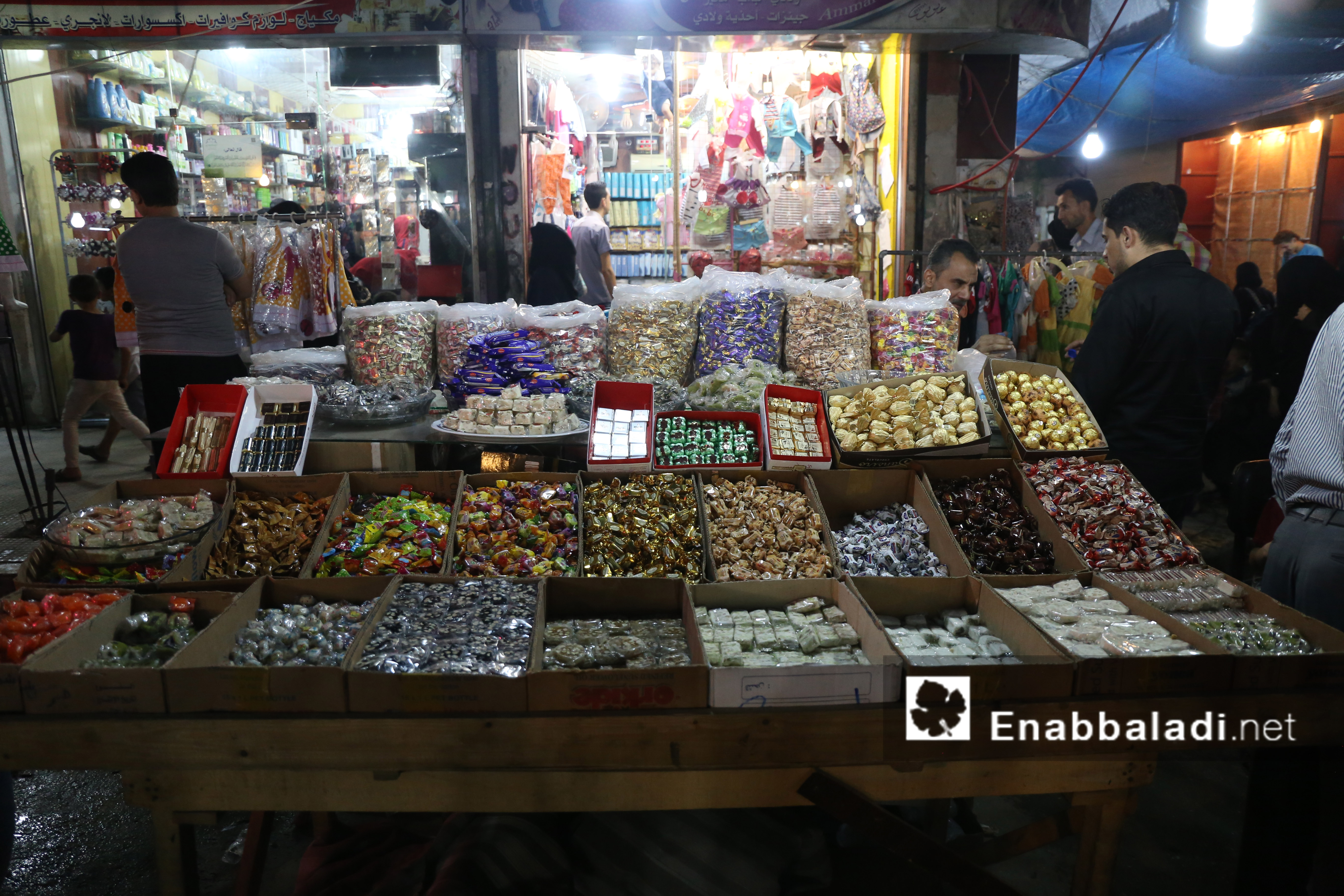 متجر لبيع الحلويات والمكسرات لعيد الفطر - 4 تموز 2016 (عنب بلدي)