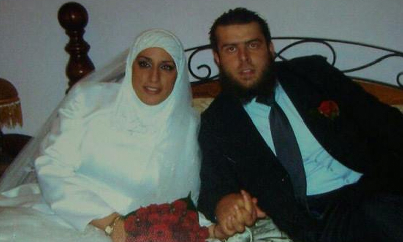 بسام رعد إلى جانب زوجته زينب طالب (فيسبوك)