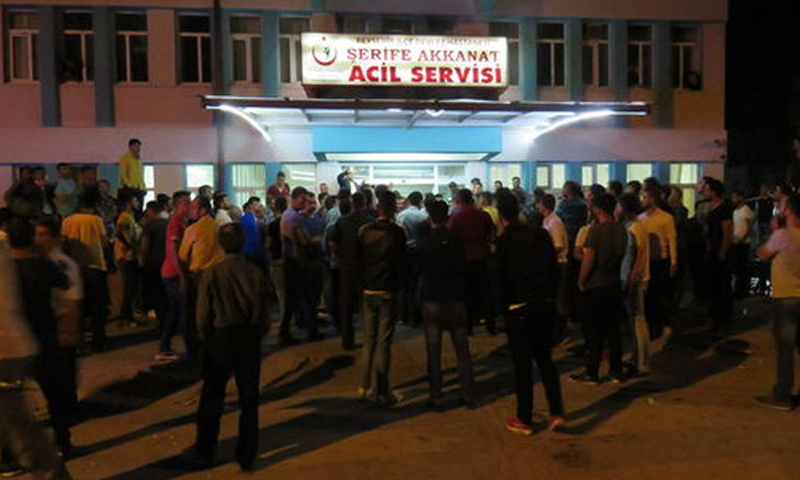 تجمع اقرباء التركي أمام المشفى في قونيا (haberturk)