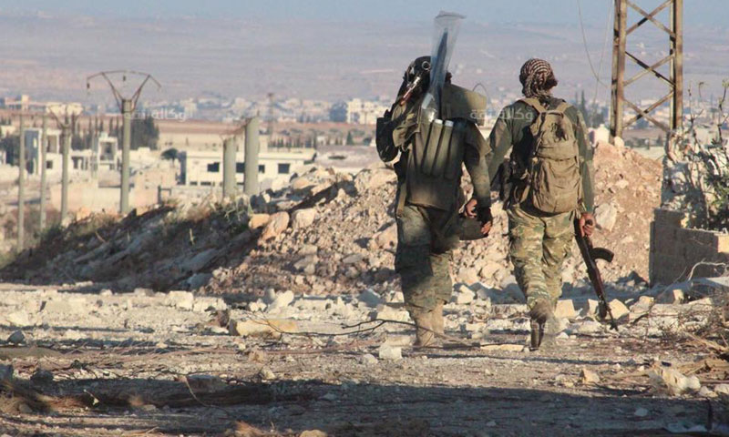 عناصر من الجيش الحر في منطقة الملاح شمال حلب- الأحد 3 تموز (وكالة ثقة)