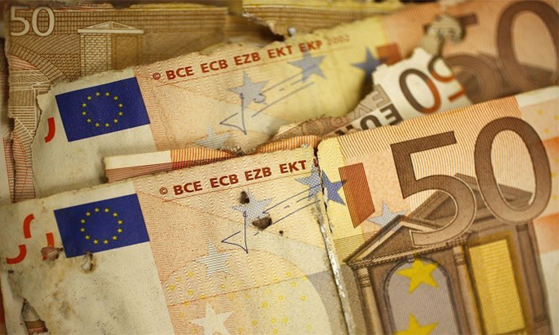 قطع نقدية من فئة 50 يورو (رويترز)