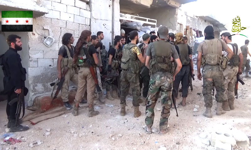 مقاتلون من "الجيش الحر" في مخيم حندرات- الجمعة 22 تموز (فتح حلب)