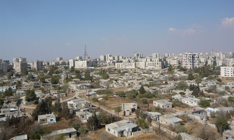 قرية الرقة الشيعية بين الجزيرة السابعة وحي الوعر بعد سيطرة المعارضة عليها - أواخر 2013 (أرشيف عنب بلدي)