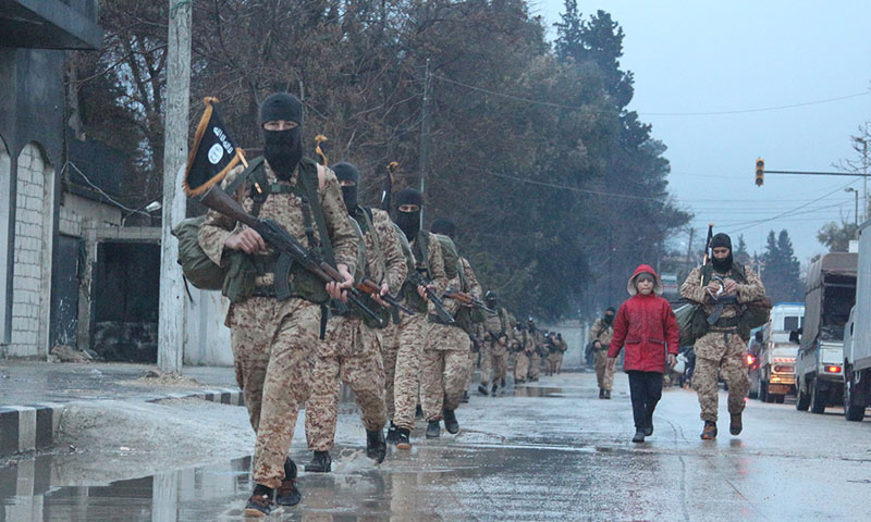 استعراض عسكري لتنظيم "الدولة الإسلامية" في مدينة منبج- آذار 2015 (ولاية حلب)