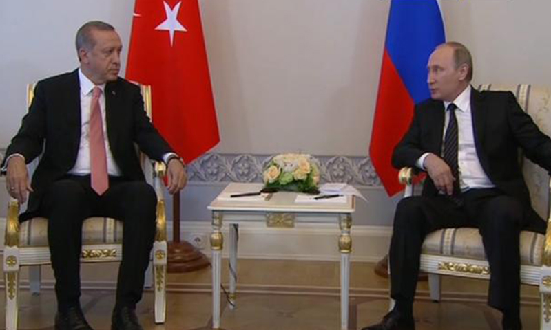 الرئيس الروسي فلاديمير بوتين يستقبل نظيره التركي رجب طيب اردوغان (الجزيرة)