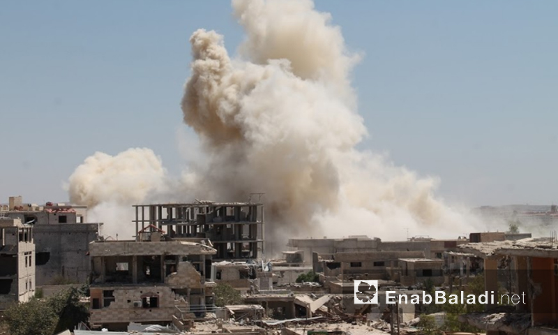 قصف بالبراميل المتفجرة على مدينة داريا غرب دمشق - 12 تموز 2016 (أرشييف عنب بلدي)