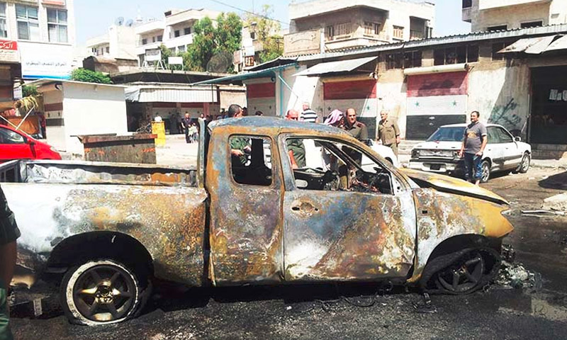 سيارة انفجرت داخلها عبوة ناسفة داخل حي الشمالية في حماة 5 أيلول 2015 (أرشيفية)