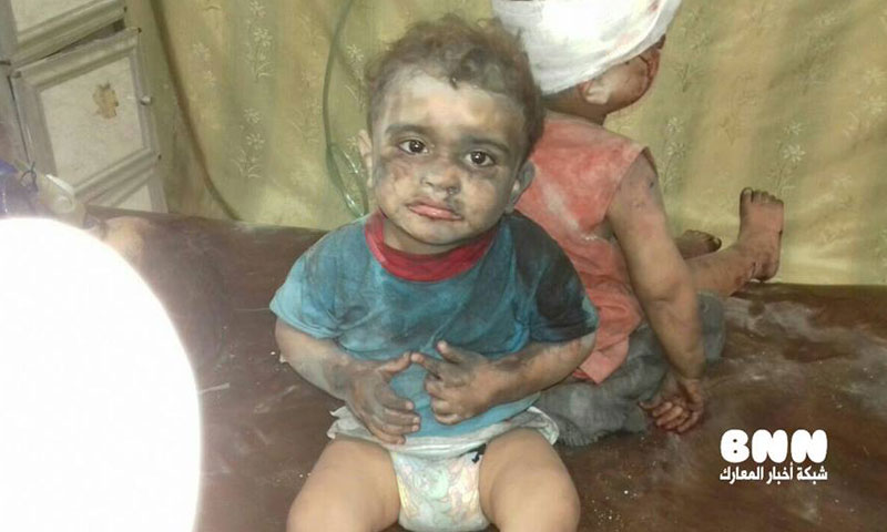 طفلة ناجية من مجزرة حي المرجة في مدينة حلب- الجمعة 5 آب (فيس بوك)