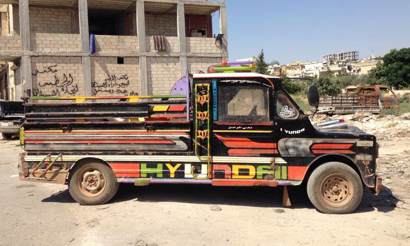 شاحنة (حلفاوية) صنعت محليًا في مدينة حلفايا بريف حماة الشمالي (تويتر)