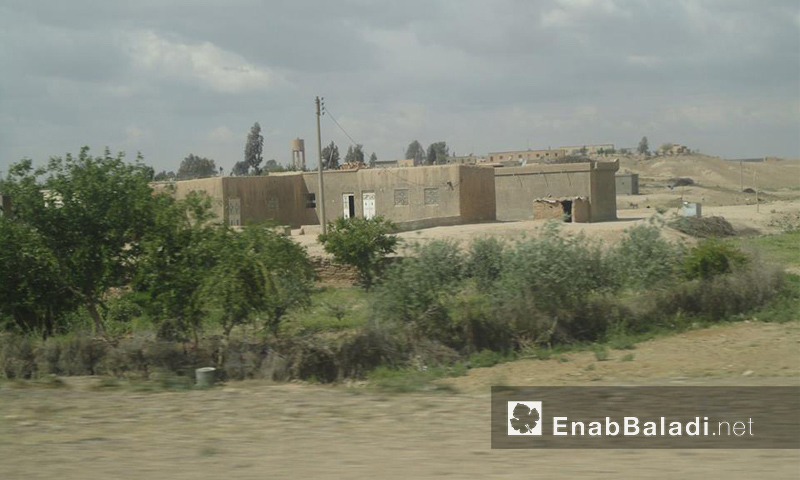 قرية الحمرات في ريف الرقة - نيسان 2013 (عنب بلدي)