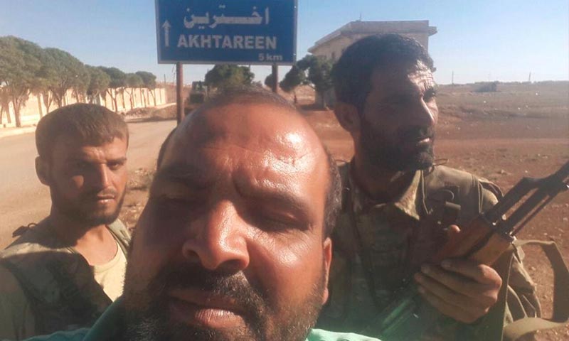 مقاتلو "الجيش الحر" على أطراف بلدة أخترين في ريف حلب الشمالي - 29 أيلول (فيس بوك)