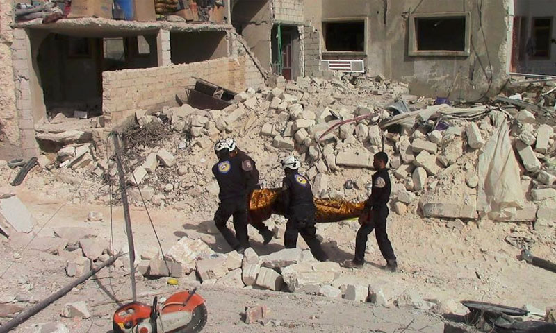 آثار القصف على خان شيخون في ريف إدلب الجنوبي - 21 أيلول (ناشطون)