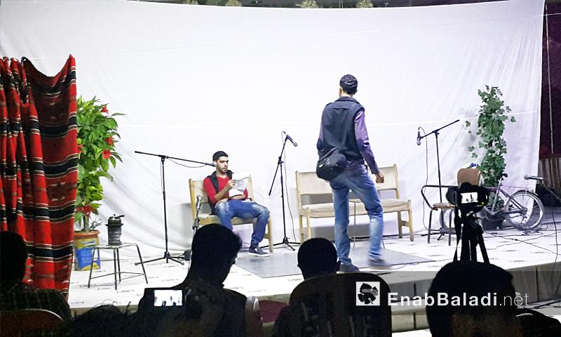 العرض المسرحي الأول في الغوطة الشرقية بعنوان "الانسحاب" - 24 أيلول 2016 (عنب بلدي)
