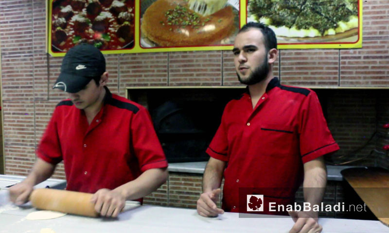 عمال في مطعم سوري في مدينة اسطنبول - تشرين الثاني 2015 - (عنب بلدي)