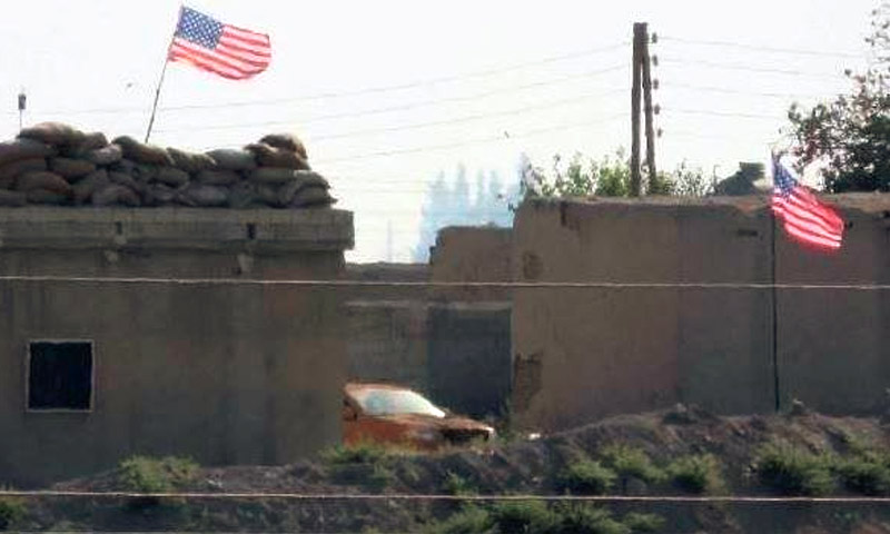 صورة تناقلها ناشطون على أنها في تل أبيض وتظهر علمًا أمريكيًا على بعض الأبنية - الخميس 15 أيلول (صفحة تحرير سوري في فيس بوك)